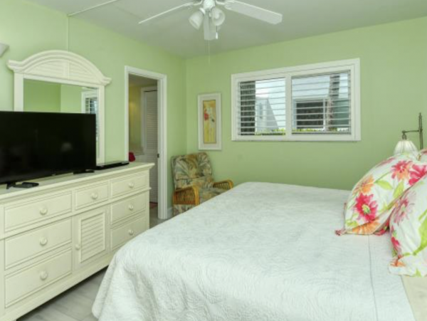 Charming Vacation Rental on Longboat Key. Call Today.